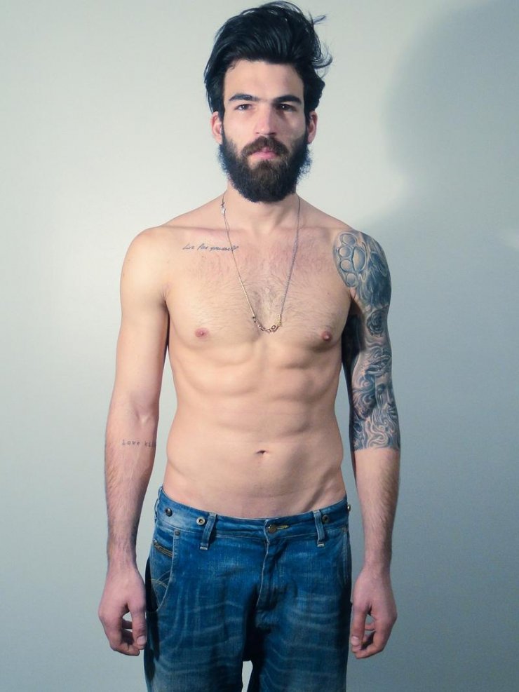 Ο Δημήτρης Αλεξάνδρου ολόγυμνος στο Instagram [εικόνα]