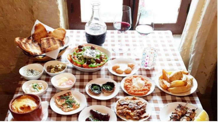 15 ταβέρνες στο χωριό που πρέπει να επισκεφτείς