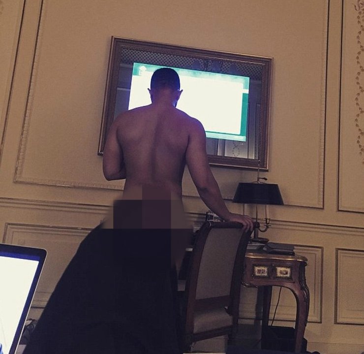 Διάσημο μοντέλο πόσταρε φωτογραφία με τα οπίσθια του συζύγου της!