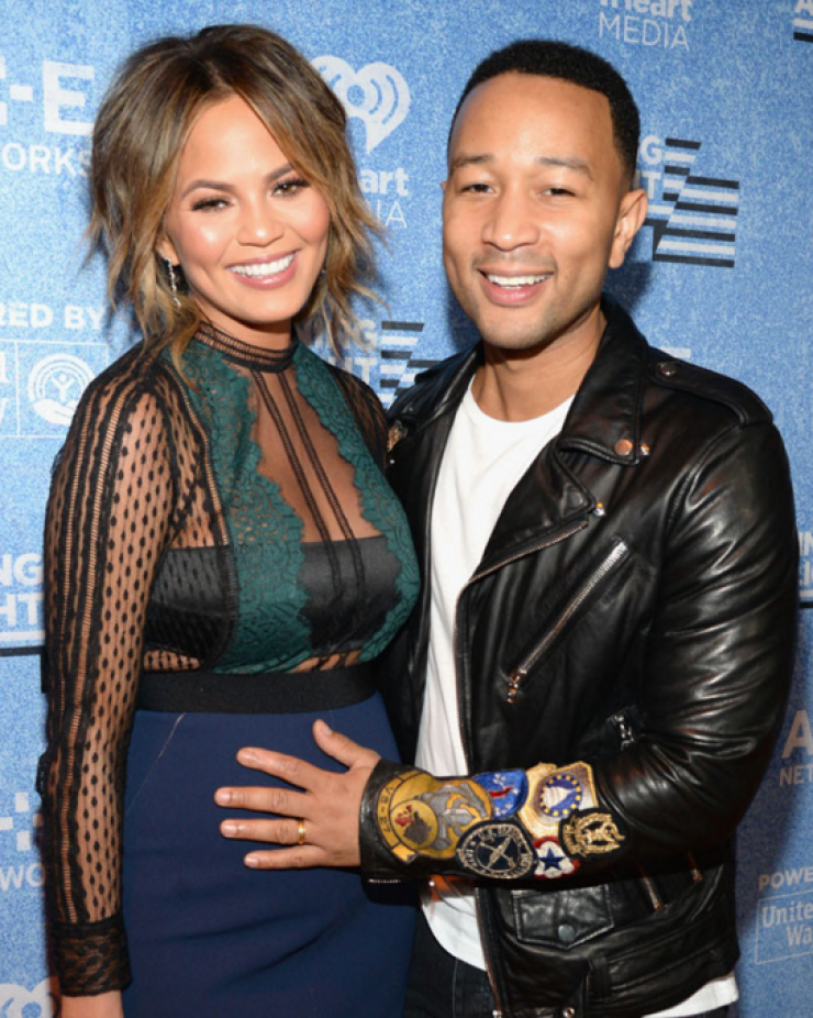 Chrissy Teigen: Επέλεξε το φύλο του μωρού της και δέχεται την κατακραυγή του κόσμου!