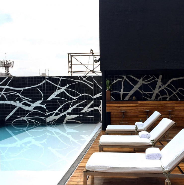 Αυτή είναι η πολυτελής πισίνα του ξενοδοχείου που διαμένει επώνυμος Κύπριος στο Μεξικό!