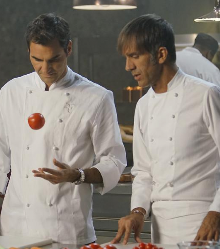 Ο No.1 τενίστας στον κόσμο μαγειρεύει υπό τους ήχους του "Ζορμπά" [βίντεο]