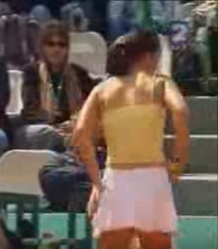 Η Έλενα αναστάτωσε το γήπεδο – Της έπεσε η πετσέτα καθώς άλλαζε ρούχα!