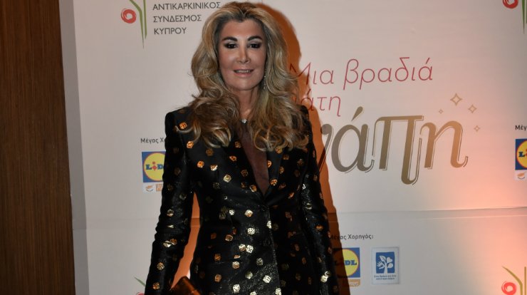 Τερέζα Ηλιάδη: Με black & gold suit εντυπωσιάζει