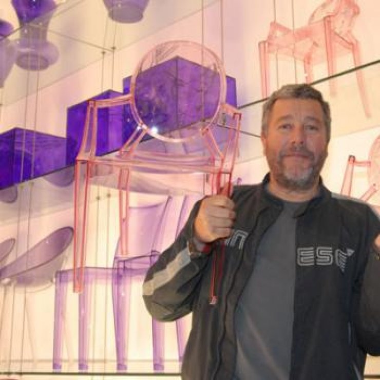 H Louis Ghost γιορτάζει