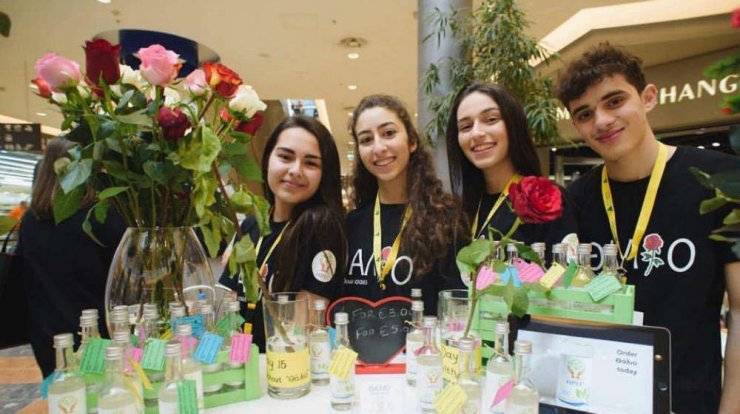 Επιχειρηματική ενέργεια από ομάδα μαθητών για τη διατήρηση του τριαντάφυλλου! [εικόνες]