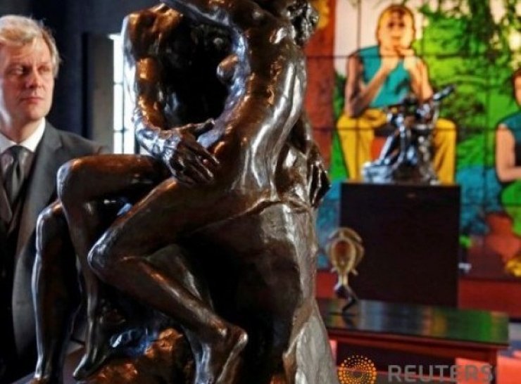 Αντίγραφο του γλυπτού "Το Φιλί" αγοράστηκε έναντι 2,2εκ ευρώ