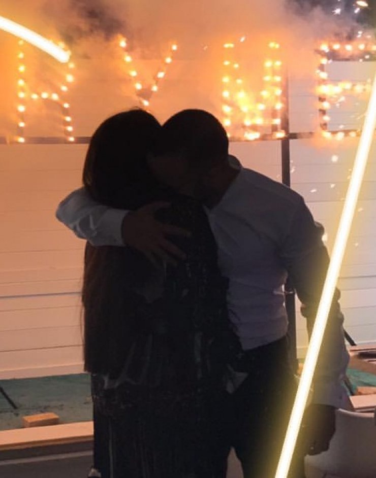 Μία από τις πιο hot Κύπριες δέχθηκε πρόταση γάμου από τον αγαπημένο της!