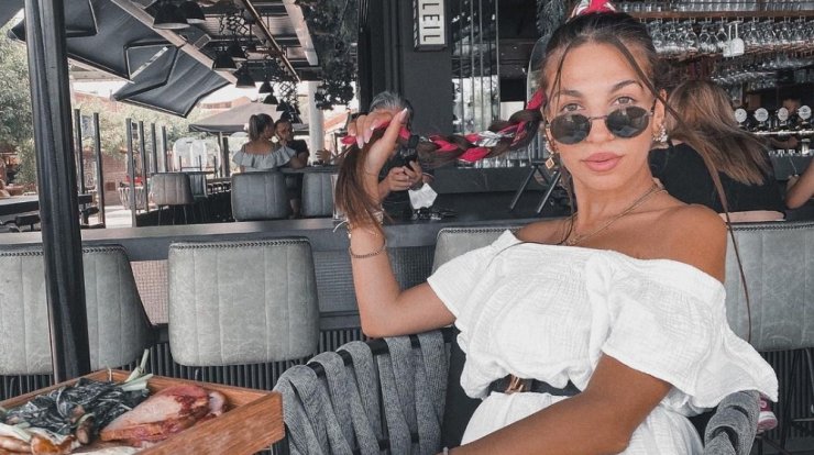 Θέλξια Βαλέρια Φραγκούδη: Φωτογραφίζεται στα μέσα της εγκυμοσύνης της [εικόνες]