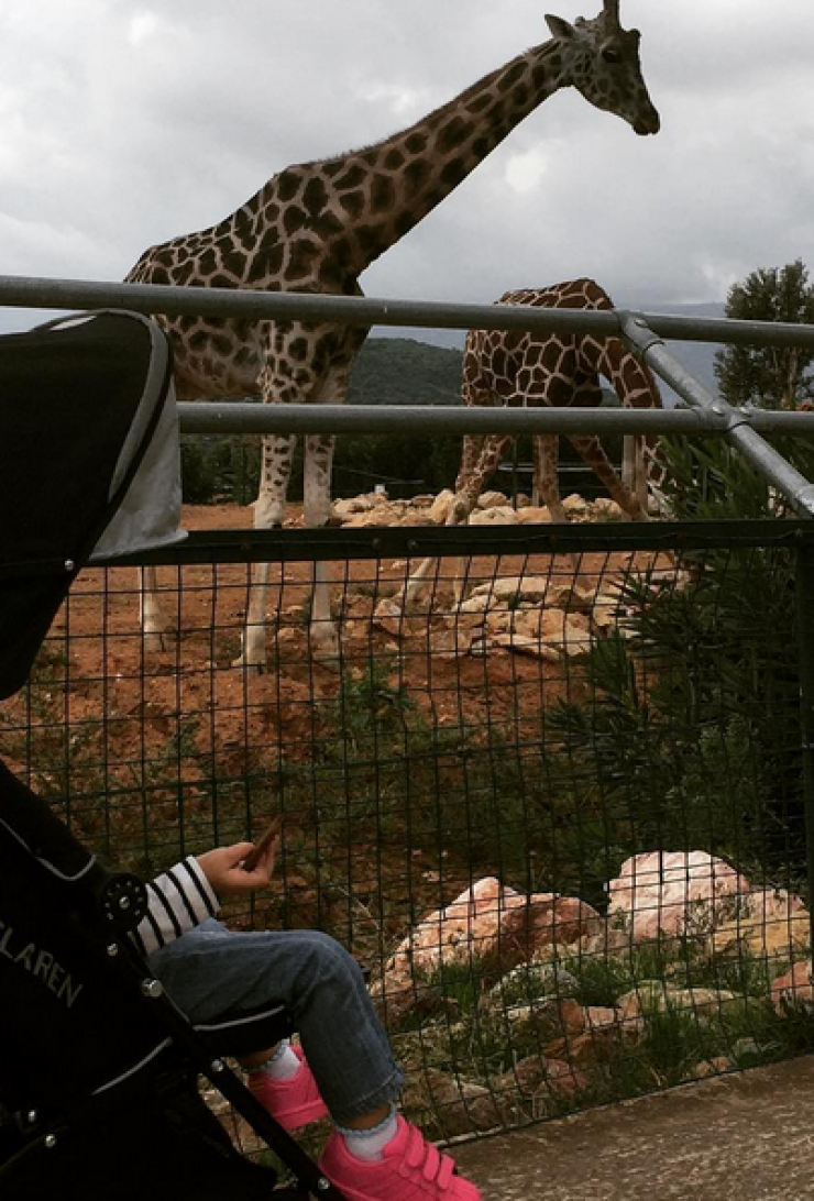 Η βόλτα με την κόρη της για Ελληνίδα τραγουδίστρια