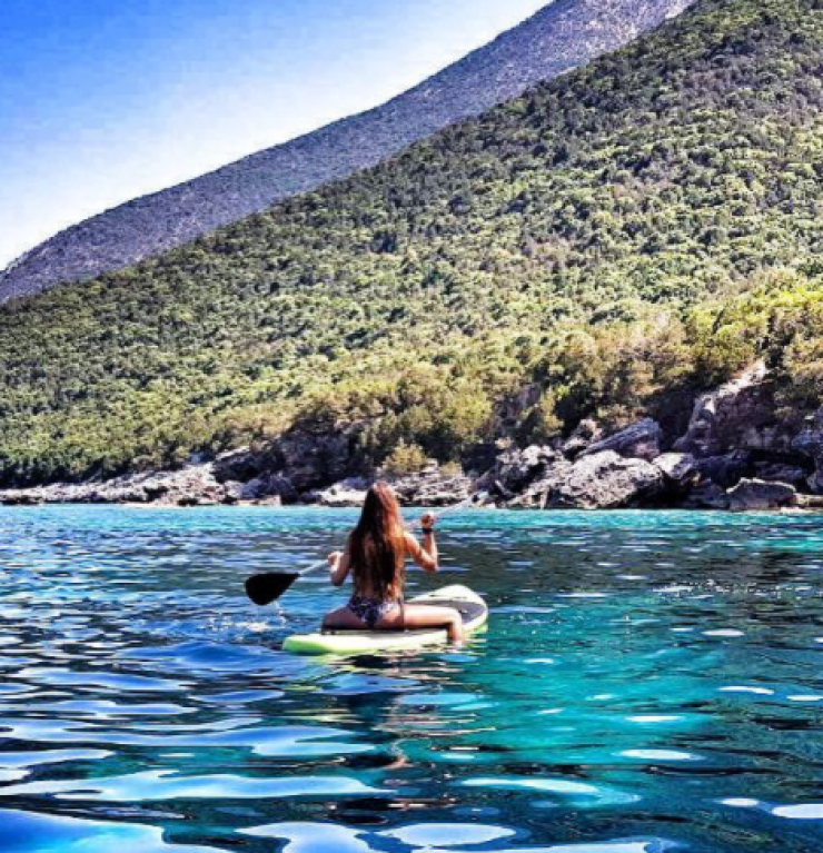 Επώνυμη Κύπρια απολαμβάνει διακοπές στο Ιόνιο και αναστατώνει το instagram της!