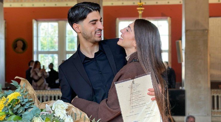 Θέλξια Βαλέρια Φραγκούδη: Συγκινημένη στην αποφοίτηση του μικρού της αδερφού στην Αθήνα [εικόνες]