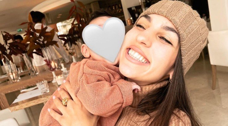 Θέλξια – Βαλέρια Φραγκούδη: Στη δουλειά με την τριών μηνών κόρη της! [εικόνα]