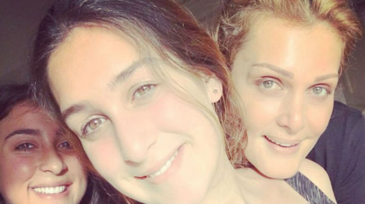 Νατάσα Θεοδωρίδου: Τι λέει για τις κόρες της και τις κοινές τους φωτογραφίες στα social media; [βίντεο]