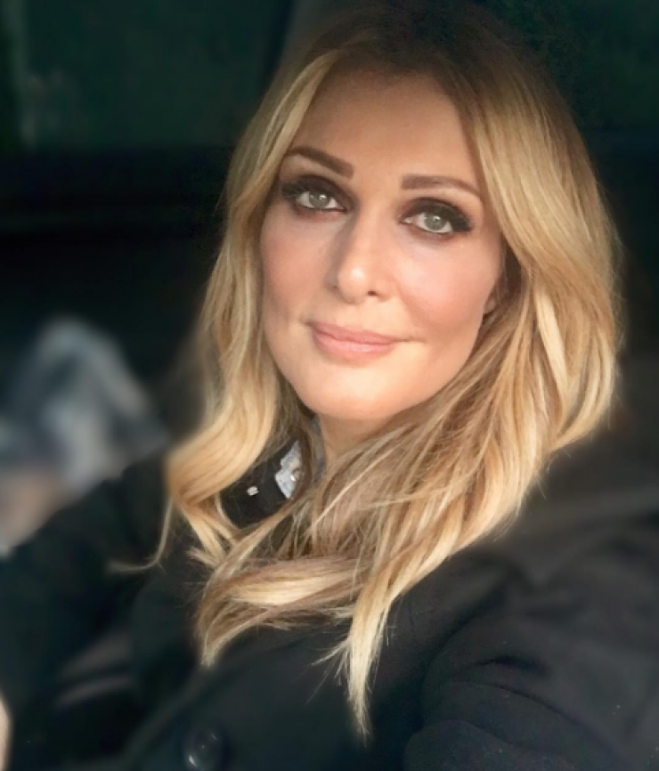 Είναι ολόιδιες! Σπάνια δημόσια εμφάνιση της Νατάσας Θεοδωρίδου με τη μεγάλη της κόρη!