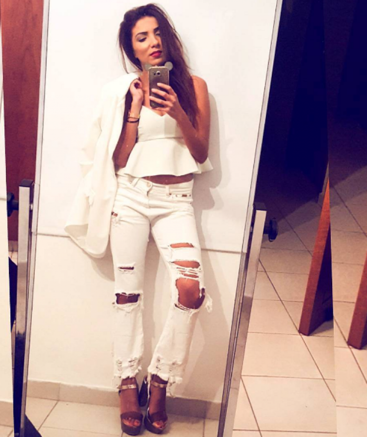 “Ανάβει φωτιές”! Η Χριστιάνα Θεοδώρου παίρνει πρωινό στο κρεβάτι φορώντας μόνο την πετσέτα της!