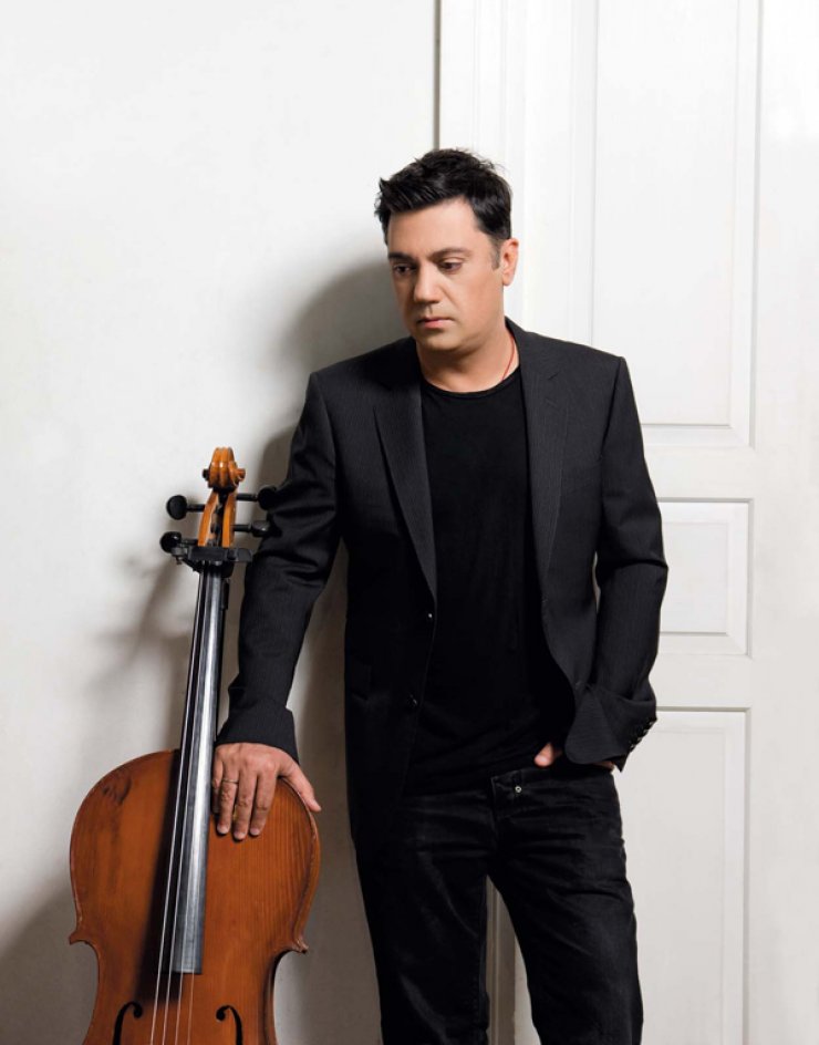 Γιώργος Θεοφάνους: Το βίντεο που “ανέβασε” στα social media με τα κιλά και τη σύζυγό του!