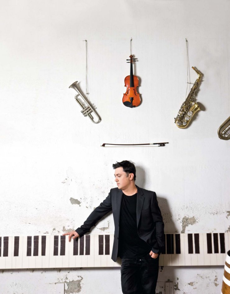 Ο Γιώργος Θεοφάνους αναλαμβάνει ρόλο παρουσιαστή!