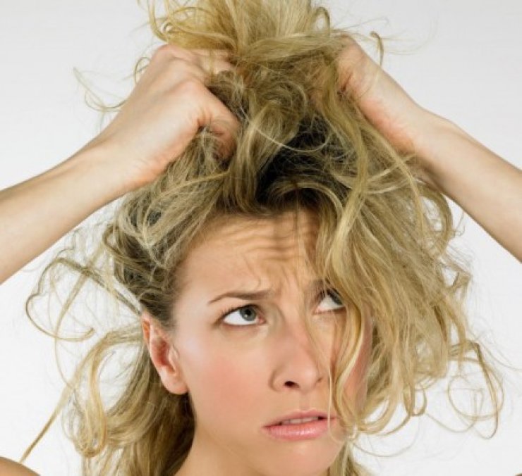 Τι φταίει για τα ξηρά μαλλιά σας;