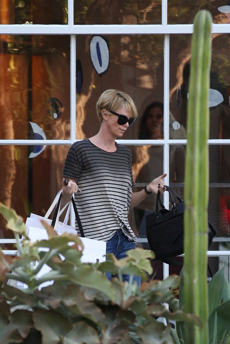 Η Charlize Theron για shopping!