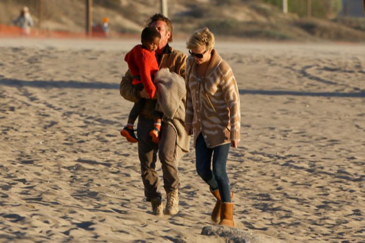 Νέες φωτογραφίες από τον έρωτα Charlize Theron-Sean Penn