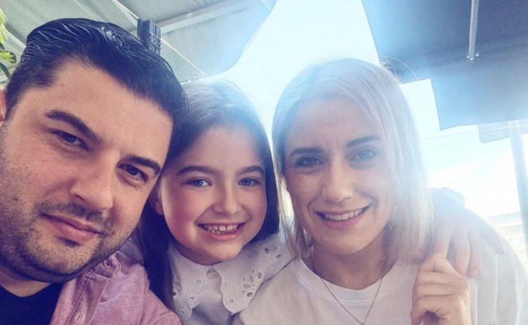 Θησεάς Ιωάννου - Αναστασία Θεοδοσίου: Πήγαν διακοπές εκεί που επέλεξε η 8χρονη κόρη τους [εικόνες]