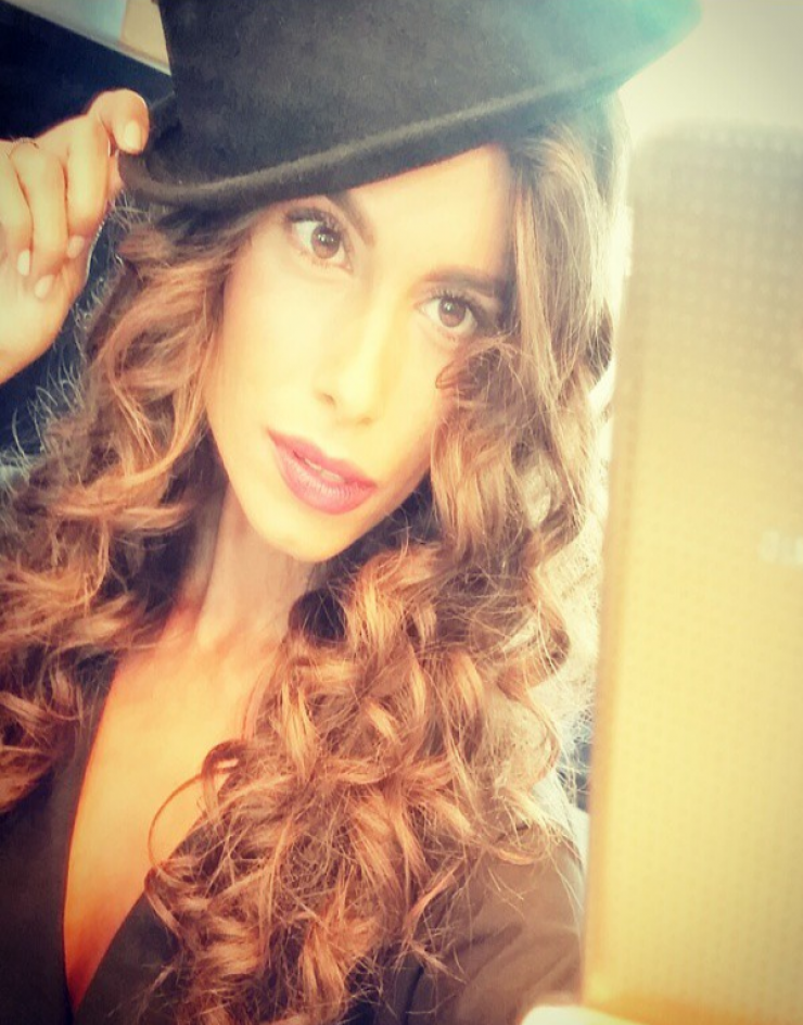 Μπορείς να μαντέψεις ποια είναι αυτή η Ελληνίδα τραγουδίστρια;