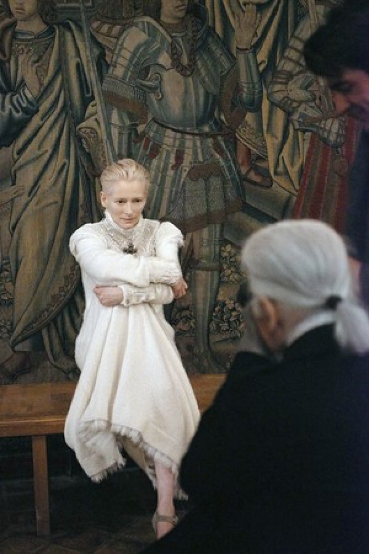 Tilda Swinton: Tο νέο πρόσωπο του οίκου Chanel