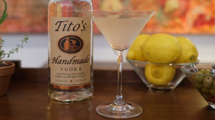 Η ACM CHRISTOFIDES αναλαμβάνει την αποκλειστική διανομή της TITO’S HANDMADE VODKA