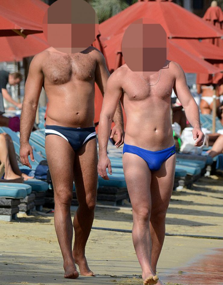 Γνωστός ηθοποιός με το αγόρι του δροσίζονται στη Μύκονο!