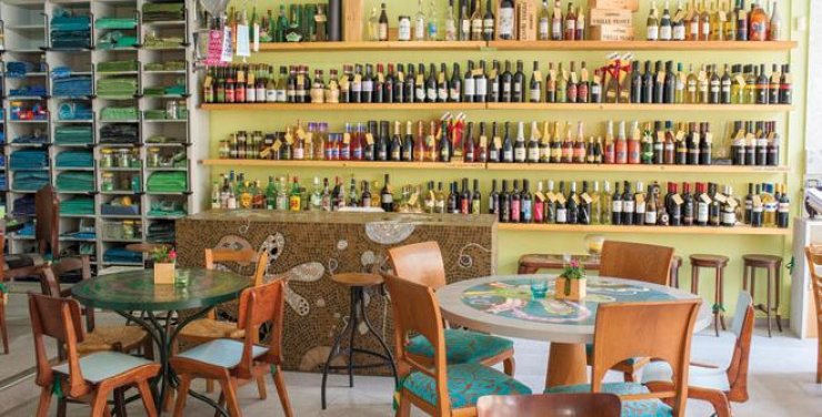 Cavart: Μεταμορφώθηκε σε ένα upgraded και άκραν κουλτουριάρικο wine bar