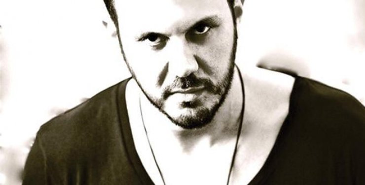 O Adrianos Papadeas στο Ammos Beach Bar