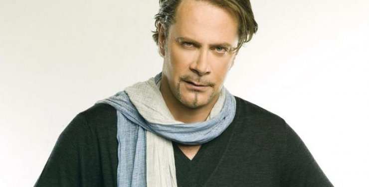 Συναυλία "77" με τον Στέφανο Κορκολή