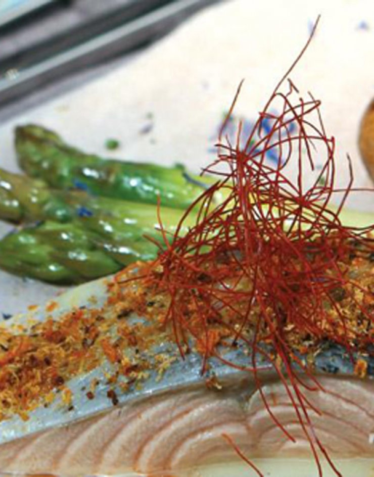 Φρέσκο φιλέτο σολομού σε ένα πιάτο αξιώσεων!