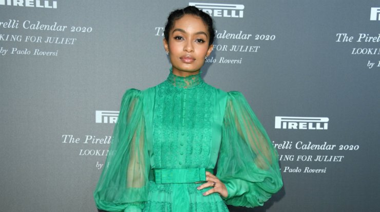Η Yara Shahidi φόρεσε Tommy Hilfiger σε επεισόδιο του "Grown-Ish"