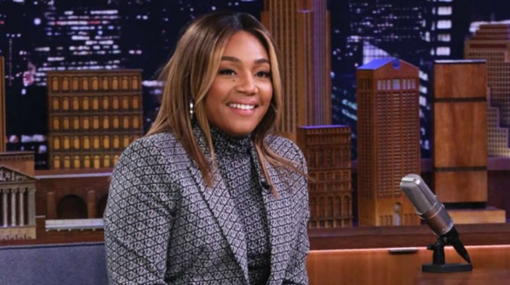 Η Tiffany Haddish φόρεσε TommyXZendaya στο "The Tonight Show" με τον Jimmy Fallon