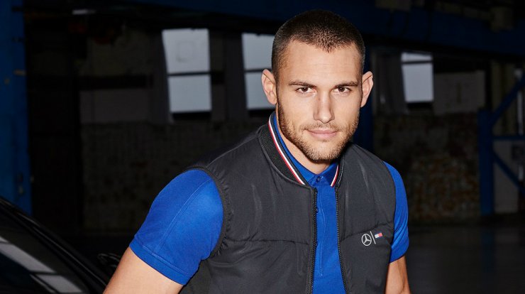 Ο Tommy Hilfiger λανσάρει τη δεύτερη TommyXMercedes - Benz Capsule συλλογή