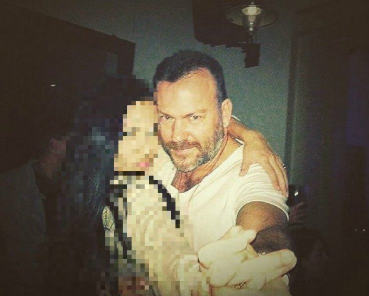 Τόνυ Δημητρίου: Δείτε την κούκλα Ελληνίδα που έπεσε στην αγκαλιά του