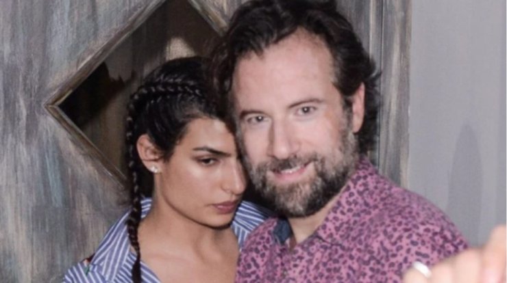 Μαραβέγιας - Σωτηροπούλου: Γιορτάζουν ένα μήνα έγγαμου βίου και αναρτούν μια αδημοσίευτη εικόνα από εκείνη την ημέρα