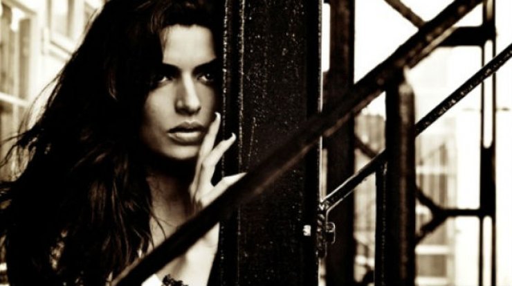 Single again η Τόνια Σωτηροπούλου