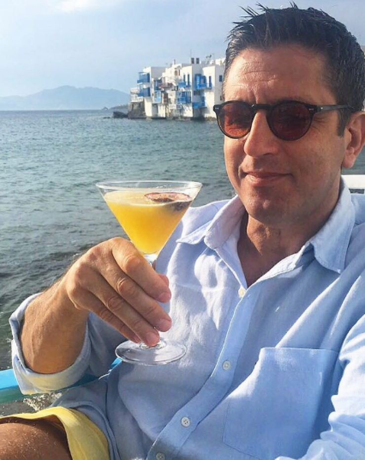 Τρελά κέφια! Κύπριες socialite χορεύουν καλαματιανό υπό τους ήχους του νέου τραγουδιού του Χριστόφορου Τορναρίτη!