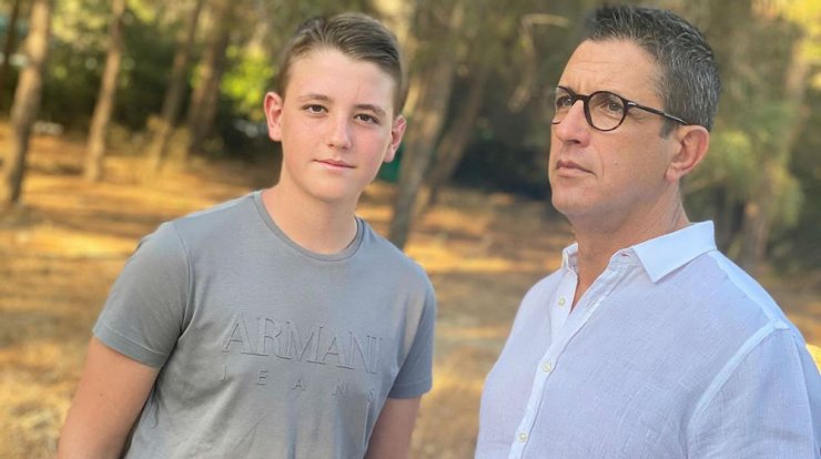 Χριστόφορος Τορναρίτης: Η ίδια πόζα με τον γιο του που δεν έμεινε απαρατήρητη!