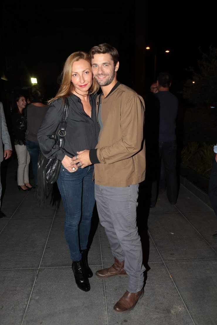 Ρούλα Ρέβη: Η πρώτη βόλτα με τα δίδυμα!