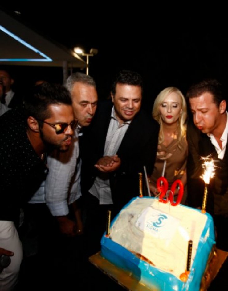 Η εντυπωσιακή τούρτα για τα 20 χρόνια ΣΙΓΜΑ!