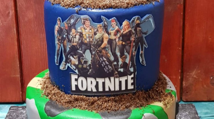 Η τούρτα υπερπαραγωγή για τα γενέθλια του γιου ζευγαριού της κυπριακής showbiz! 