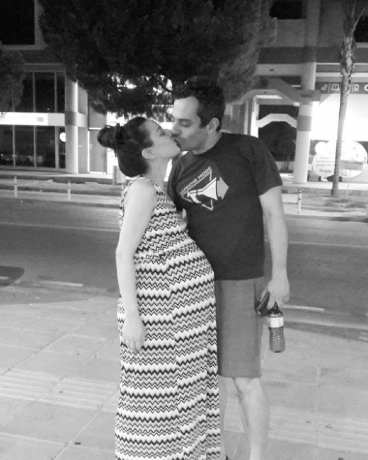 Νατάσα Τούρζα: Η πιο τρυφερή φωτογραφία αγκαλιά με τα δίδυμα κοριτσάκια της!