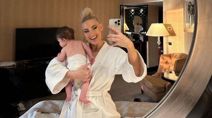 Ιωάννα Τούνη: Μας δείχνει την κοιλιά της 4 μήνες μετά τη γέννηση του γιου της [βίντεο]