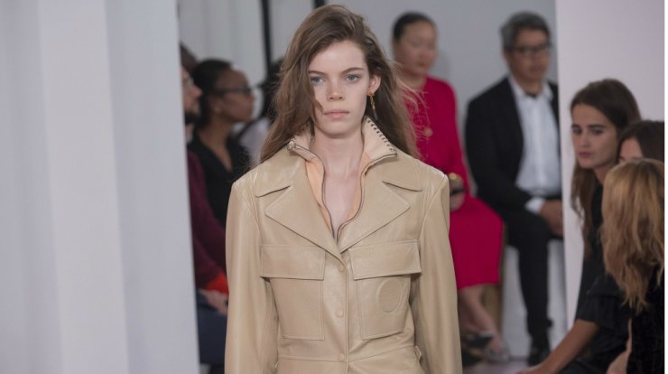 Επένδυσε στο διαχρονικό trench coat για τις εμφανίσεις σου στο γραφείο