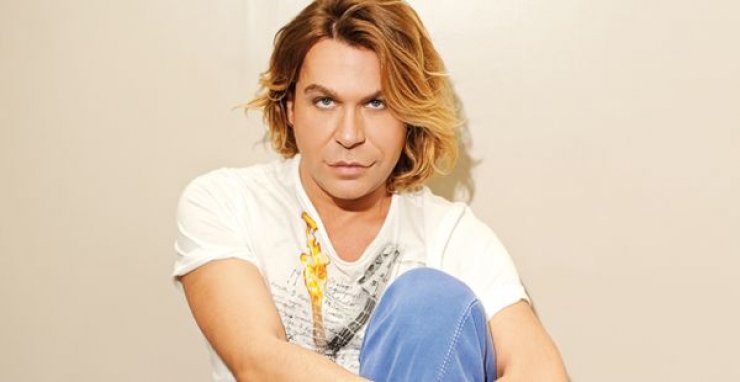 Δείτε τον Τρύφωνα Σαμαρά σε φωτογραφία από την παιδική του ηλικία