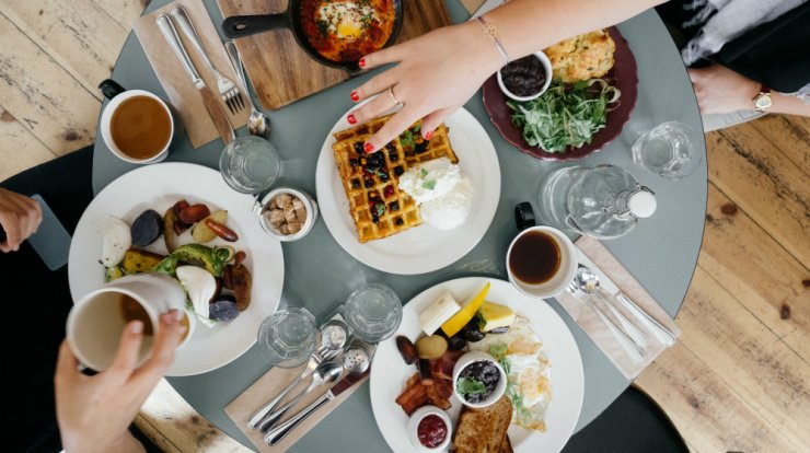 Ο εύκολος τρόπος για να σταματήσετε να τρώτε μέσα στο σπίτι